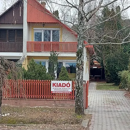 Ezuestparti Nyaralo Σπίτι διακοπών *